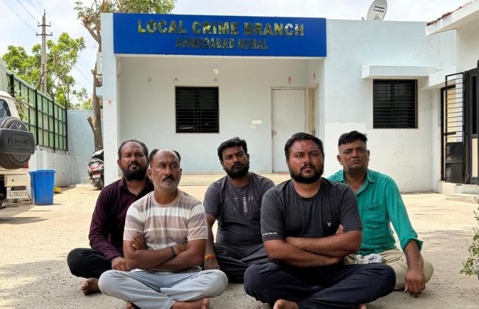 અમદાવાદ ગ્રામ્ય LCBનો સનાથલ સીમમાં જુગારધામ પર દરોડો, ₹15 લાખથી વધુના મુદ્દામાલ સાથે 5 ઝડપાયા