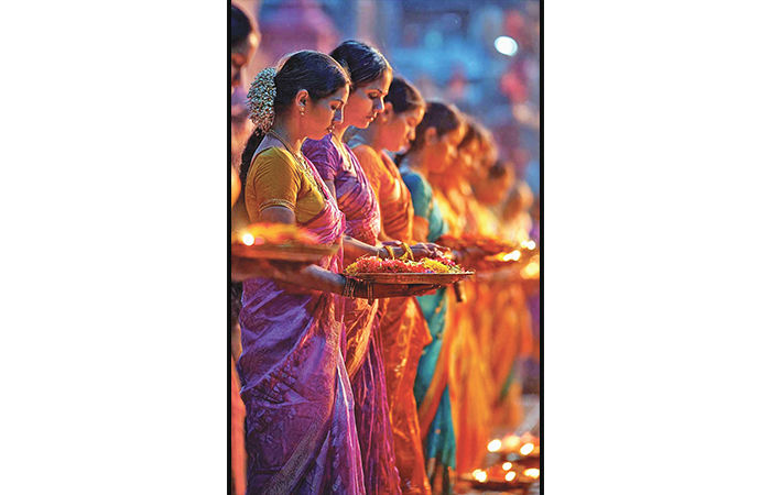 હવે કિટી પાર્ટીને બદલે કિટી-સુંદરકાંડ . 1 - image
