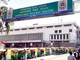 ચાલુ ટ્રેનમાં મહિલાના રૃા. ૧૬૪ લાખના પર્સની ચોરી 1 - image