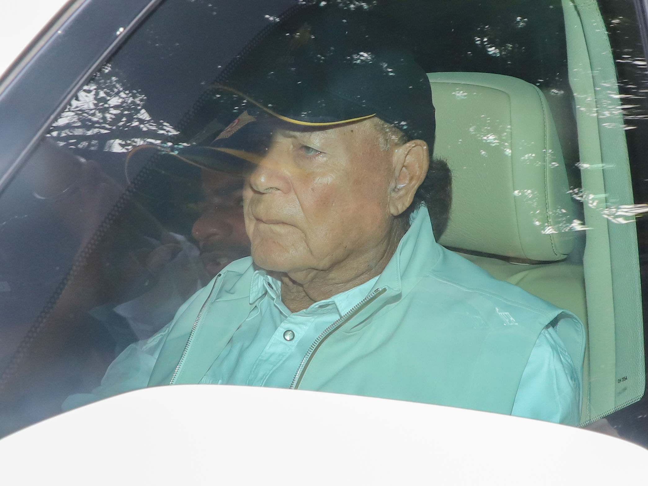 Salim Khan on ventilator support at Lilavati Hospital: Reports