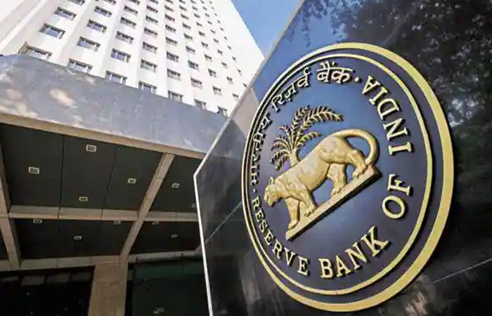 GST બાદ મિડલ ક્લાસ માટે વધુ બે ગુડ ન્યૂઝ! RBI કરી શકે છે મોટી જાહેરાત 1 - image