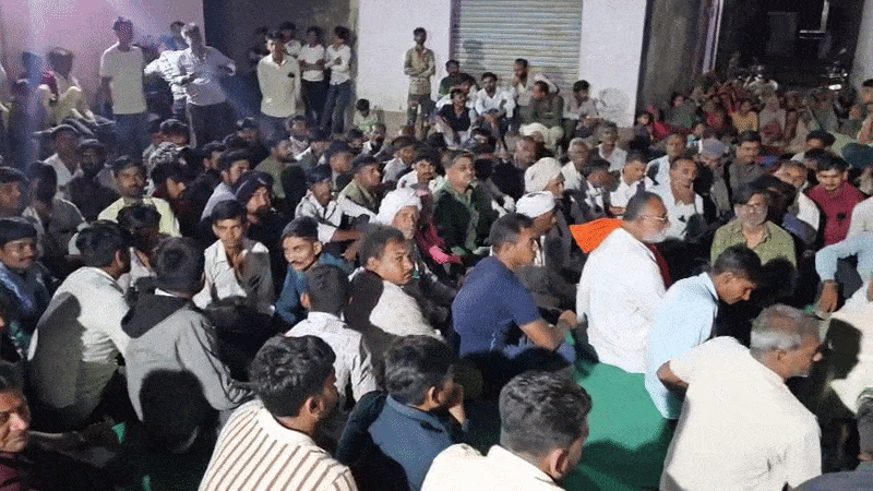 અમરેલી: દારૂના દૂષણે એક જ મહિનામાં 3 યુવાનોના જીવ લીધા, આક્રોશમાં આવેલા કલોરાણા ગામે લીધો મોટો નિર્ણય 1 - image