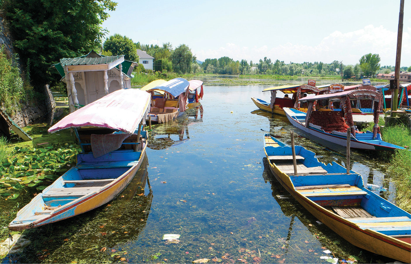 જમ્મુ-કાશ્મીર પ્રવાસીઓ માટે ખુશખબર : બંધ કરાયેલા 14 પ્રવાસન સ્થળો ફરી ખુલશે 3 - image