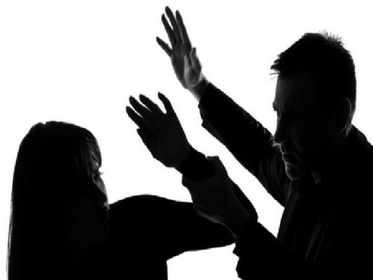 પતિને વિદેશ જવા ૨૦ લાખ આપવાની ના પાડતાં સગર્ભા પત્ની માર મારી કાઢી મૂકી 1 - image