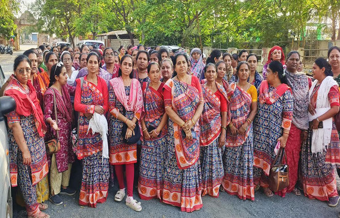 સુરેન્દ્રનગરમાં આંગણવાડી બહેનોનું ઓનલાઇન કામગીરી સામે પ્રદર્શન 1 - image