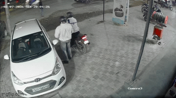 અમદાવાદ: આંગડિયા પેઢીના કર્મચારીઓને લૂંટતી કુખ્યાત છારા ગેંગના 2 સાગરિત ઝડપાયા 2 - image