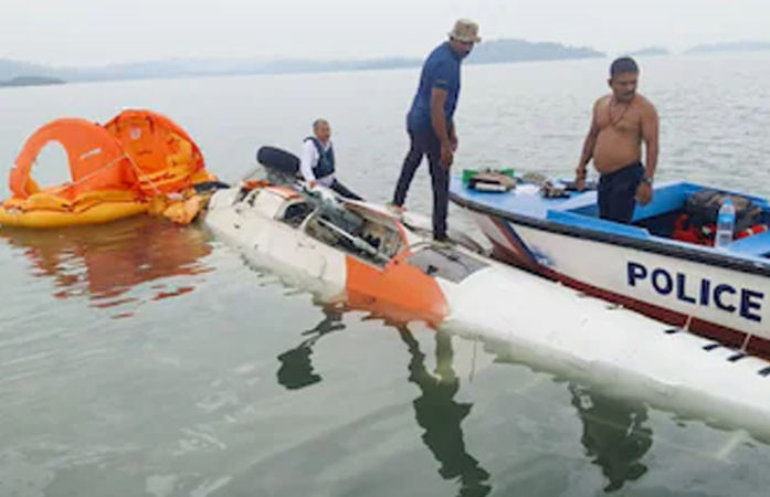 વધુ એક દુર્ઘટના! આંદામાનના દરિયામાં હેલિકોપ્ટરનું ક્રેશ લેન્ડિંગ, પાયલોટની સૂઝબૂઝથી બચ્યા જીવ 1 - image