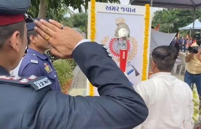 વડોદરા કોર્પોરેશન દ્વારા "મારી માટી મારો દેશ" કાર્યક્રમ યોજાયો 2 - image