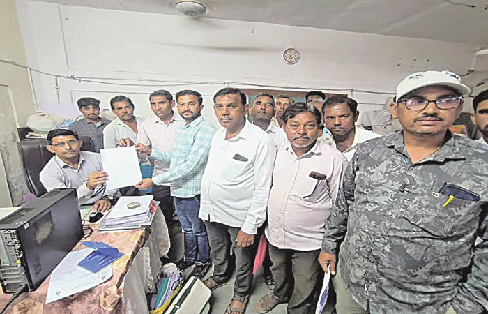 વઢવાણના ખેડૂતો પ્રથમ દિવસે ટેકાના ભાવે ખરીદી માટે નોંધણીથી વંચિત રહ્યાં 1 - image