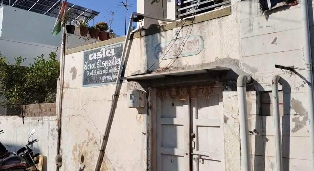 સુરેન્દ્રનગરમાં કલેક્ટર સહિતના અધિકારીઓ ઈડીની ઝપેટમાં, ₹1500 કરોડના કૌભાંડની આશંકા 2 - image