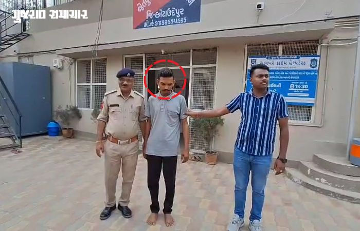 VIDEO | છોટા ઉદેપુર: પાવી જેતપુરમાં બેરિકેડ તોડી દારૂ ભરેલી કાર ભગાડનારો બુટલેગર આખરે ઝડપાયો, જુઓ CCTV 3 - image