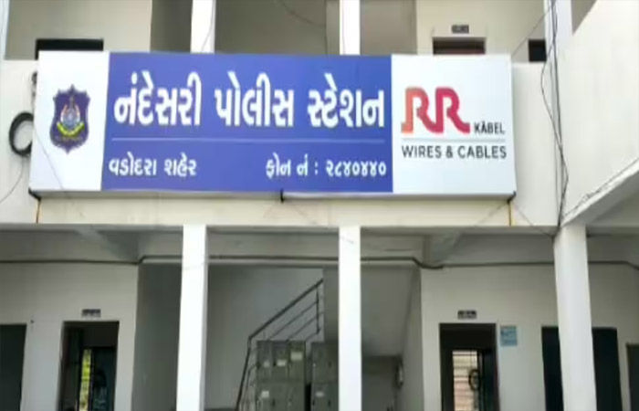 હવસખોર કાકા સસરાને પાઠ ભણાવવા પરિણીતાએ પોલીસની મદદ લીધી 1 - image