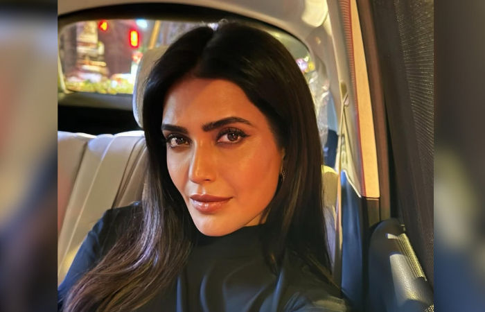 Karishma Tanna shares a small beauty hack for bushy & beautiful eyebrows