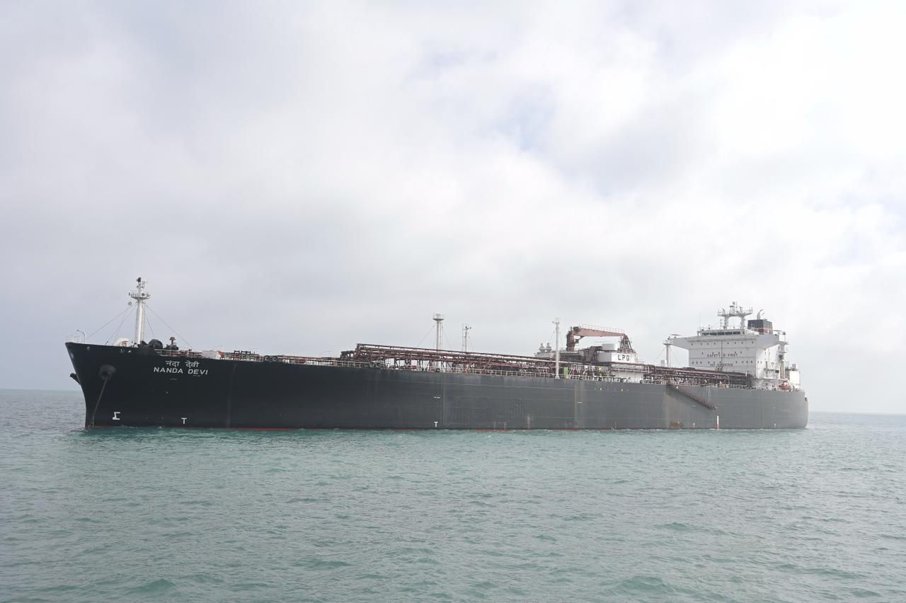 'શિવાલિક' બાદ 'નંદા દેવી' જહાજ ગુજરાતના કિનારે પહોંચ્યું, સંકટ વચ્ચે હજારો મેટ્રિક ટન LPGની આયાત 2 - image
