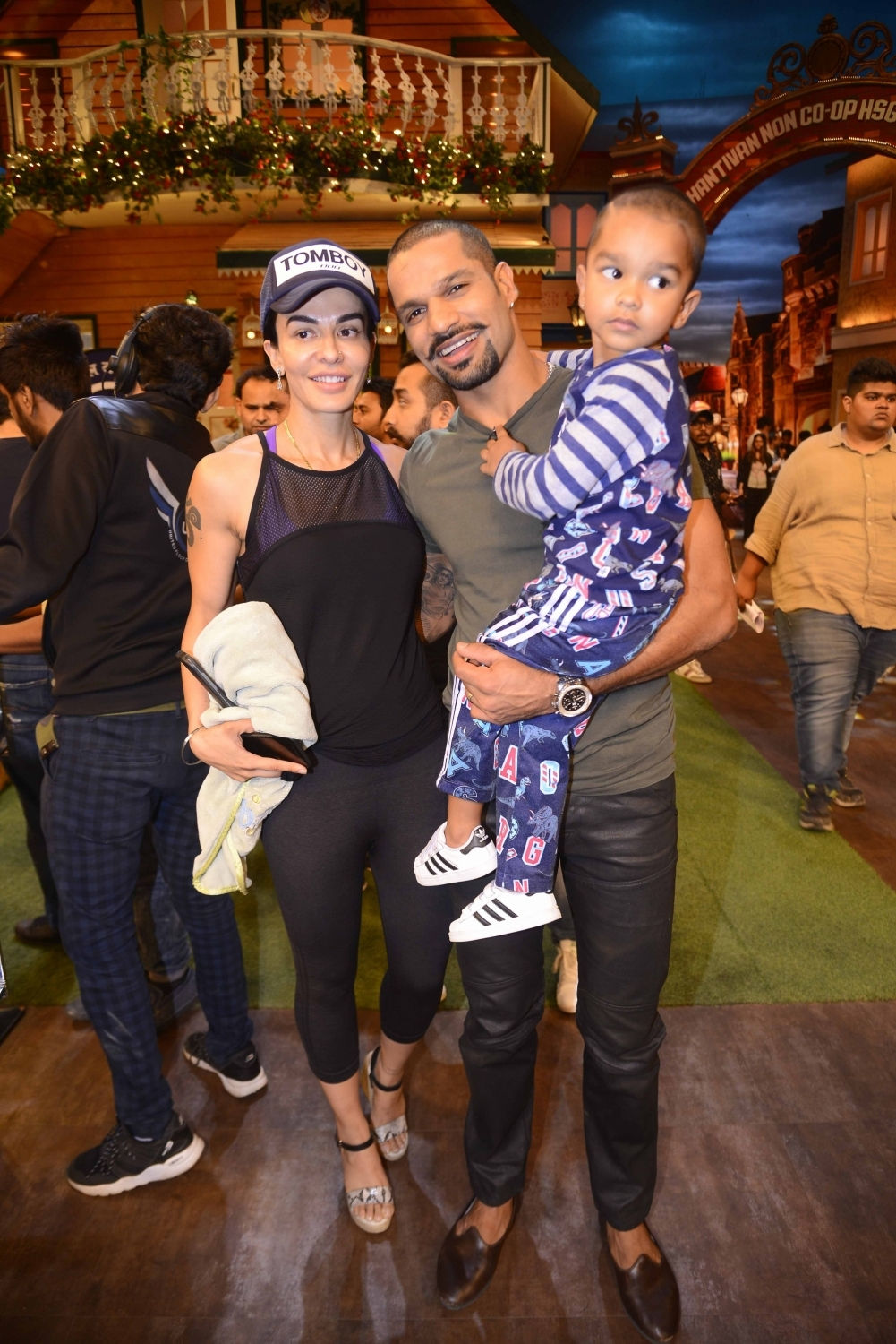 Photo: શિખર ધવને ગર્લફ્રેન્ડ સોફી સાથે કરી સગાઈ, છૂટાછેડાના ત્રણ વર્ષ બાદ સ્ટાર ખેલાડીના જીવનની નવી શરૂઆત 2 - image