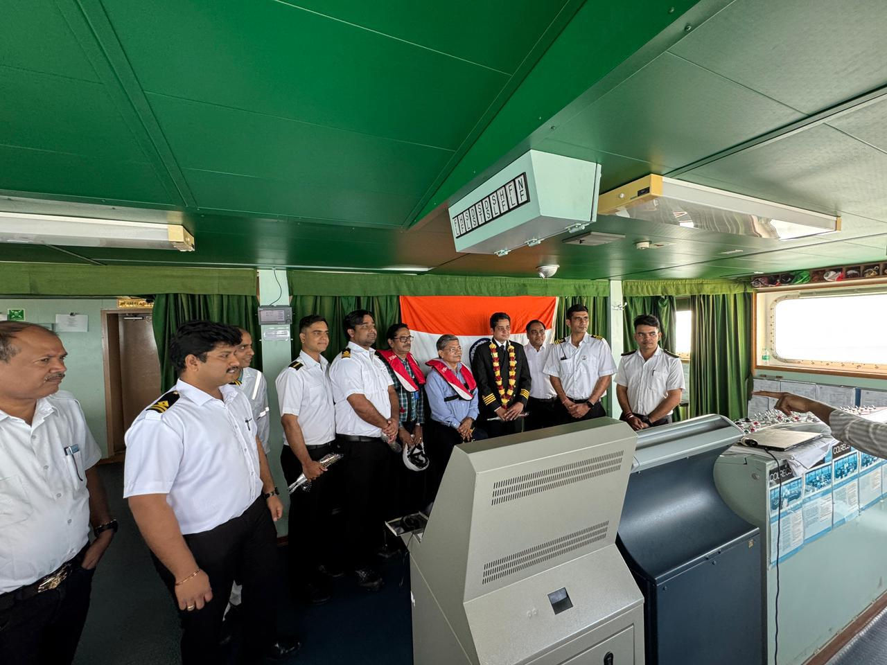 'શિવાલિક' બાદ 'નંદા દેવી' જહાજ ગુજરાતના કિનારે પહોંચ્યું, સંકટ વચ્ચે હજારો મેટ્રિક ટન LPGની આયાત 3 - image