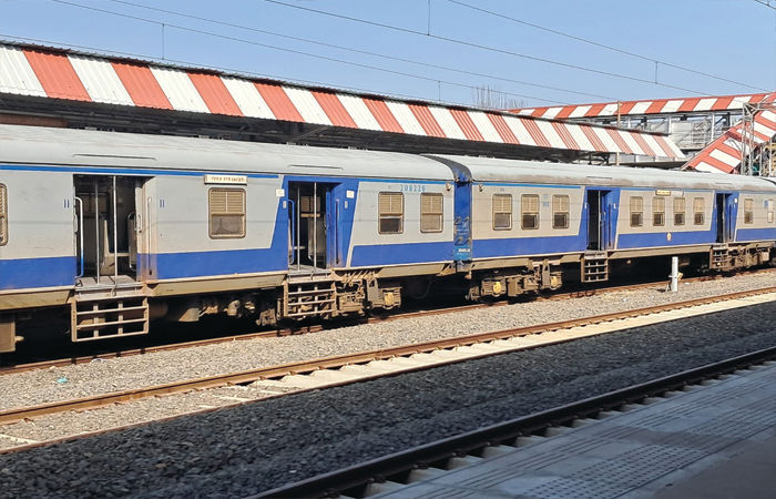 કરજણ-ડભોઇ વચ્ચે પેસેન્જર ટ્રેન સેવા શરૂ કરવાની માગ ઉઠી 1 - image