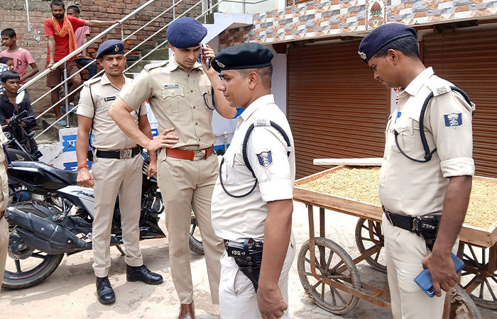 પત્નીના મોતથી વ્યથિત પિતાએ 5 બાળકો સાથે ફાંસો ખાધો, માંડ બે લોકોનો જીવ બચ્યો 1 - image