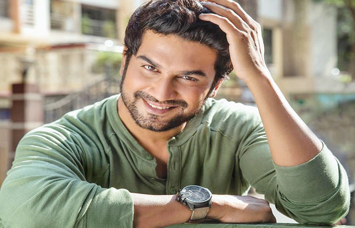 46 વર્ષના શરદ કેલકરનું 19 વર્ષની કોલેજીયન સાથે ઇલુ ઇલુ 1 - image