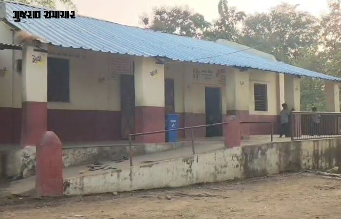 છોટા ઉદેપુરઃ મધ્યાહન ભોજન માટે બાળકો બીજી સ્કૂલે જવા મજબૂર, 72 વિદ્યાર્થી વચ્ચે એક જ શિક્ષક! 4 - image