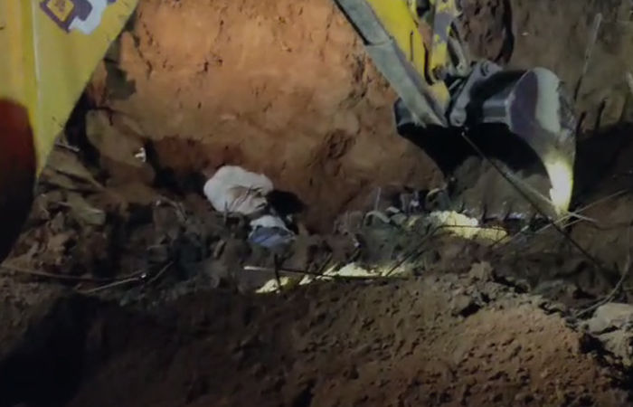 નર્મદામાં ભેખડ ધસી પડવાની દુર્ઘટના: મૃતક ત્રણ શ્રમિકોના પરિવારને રૂ. 50-50 લાખની સહાય જાહેર 5 - image