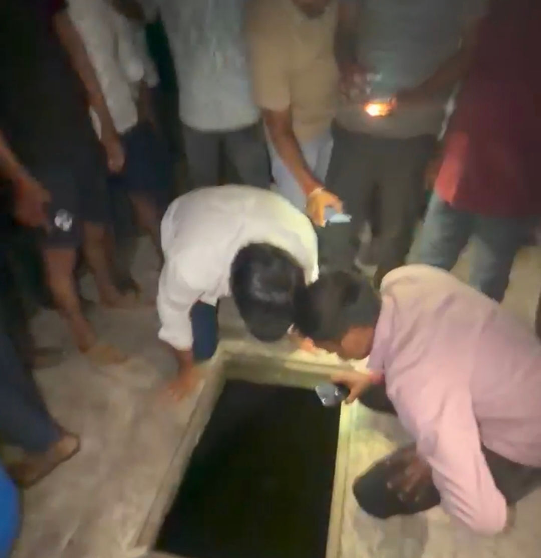 વડોદરાને પાણી આપતી મહીના કાંઠાના રહીશો તરસ્યા,બે દિવસમાં પાણીના વચનો આપનારા નેતા ચૂપ..અનગઢમાં ટેન્કર રાજ 2 - image