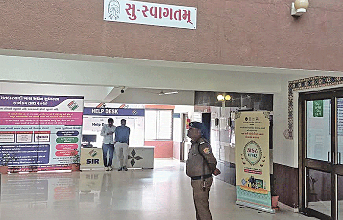 કલેક્ટર કચેરીને બોમ્બથી ઉડાવી દેવાનો મેઇલઃતપાસનો ધમધમાટ 1 - image