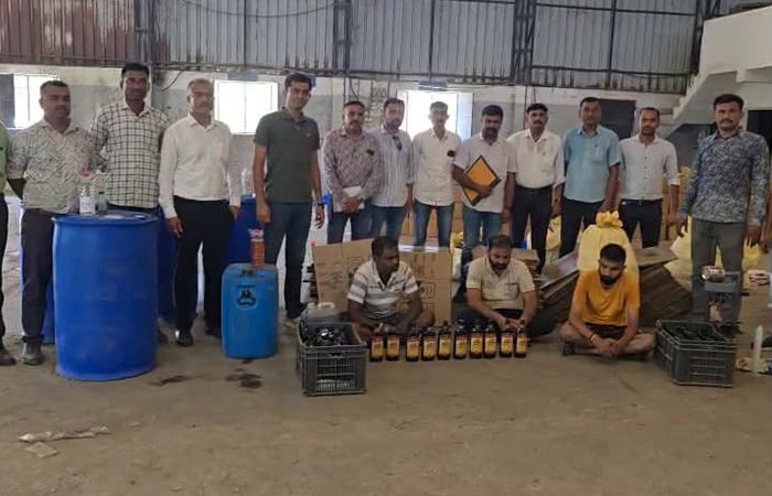 જામનગર નજીક કનસુમરામાં નકલી અંગ્રેજી દારૂની મિનિ ફેક્ટરી ઝડપાઇ 1 - image