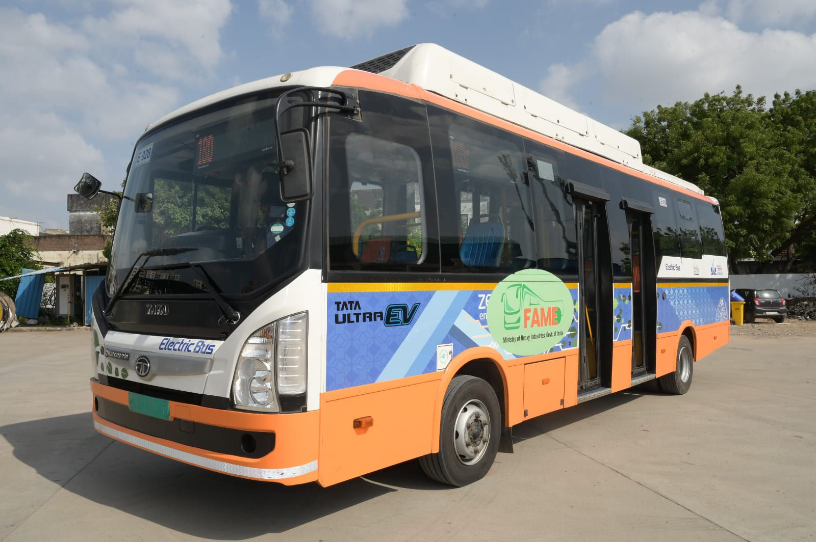 કોન્ટ્રાકટ મેળવવા એક સરખો ભાવ ભરવામા આવ્યો , ભાજપના ધારાસભ્ય,પૂર્વ કોર્પોરેટરની કંપનીને ૩૦૦ ઈ- બસનો કોન્ટ્રાકટ અપાશે 1 - image