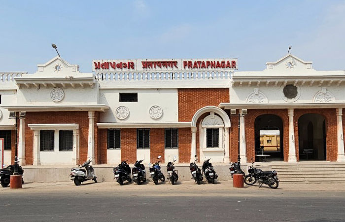 પ્રતાપનગર સ્ટેશન ખાતે રિમોડેલિંગ અને નોન ઈન્ટરલૉકિંગ કામગીરી પુર્ણ કરાઈ 1 - image