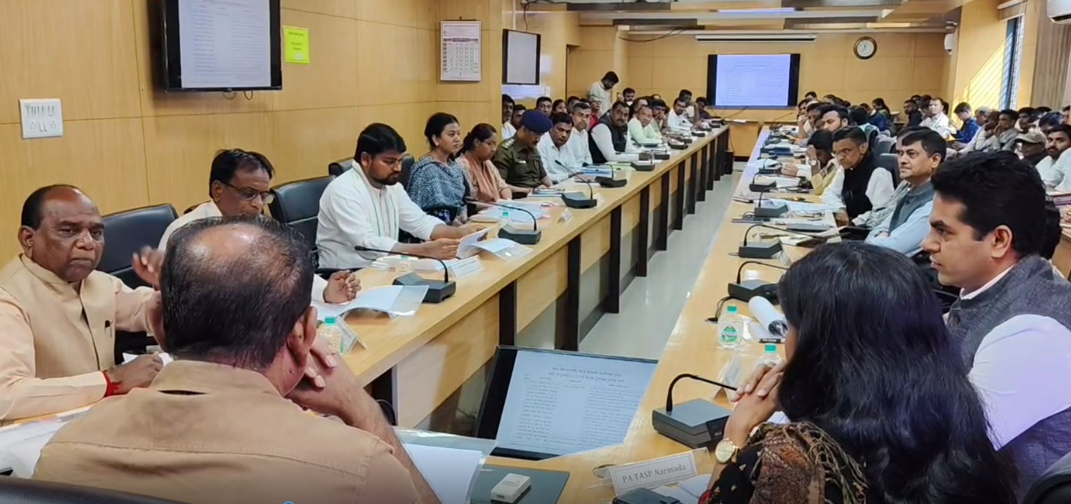 નર્મદા: ફોરેસ્ટ અધિકારીઓ 'વિચિત્ર પ્રાણી' અને 'ક્રેક મગજના' છે.., સંકલન બેઠકમાં સાંસદ મનસુખ વસાવા વિફર્યા 2 - image