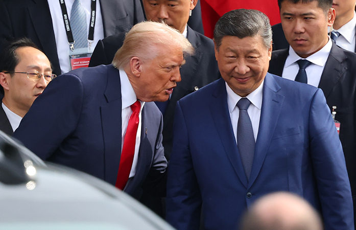 હુમલો ઈરાન પર પણ ઝટકો ચીનને! ડ્રેગનની આર્થિક કમર તોડવા ટ્રમ્પનો 'ઓઈલ માસ્ટરપ્લાન' 1 - image