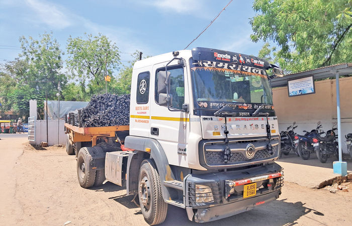 ટ્રેલરની ટક્કરથી બાઈક સવાર યુવાનનું મોત થયું 1 - image