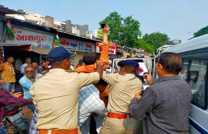 જામનગર શહેર અને જિલ્લામાં કોંગ્રેસ દ્વારા અપાયેલા 'બંધ' ના એલાનને સવારના ભાગે આંશીક સફળતા 2 - image