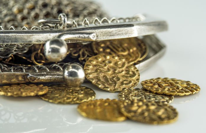 રેકોર્ડ હાઈથી રૂ.20 હજાર સસ્તું થયું ચાંદી, સોનાના ભાવ પણ ગગડ્યા; જાણો લેટેસ્ટ અપડેટ 1 - image