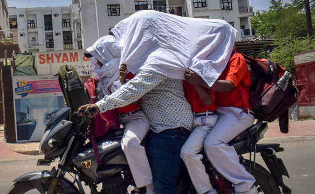 રાજ્યમાં કાળઝાળ ગરમીને જોતા આ રાજ્યની શાળાઓમાં કરાયો અભ્યાસના સમયમાં ફેરફાર 2 - image