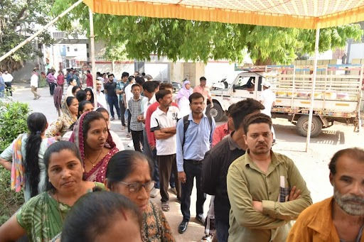 વડોદરા: 346 બેઠક પર 940 ઉમેદવારોનું ભાવિ નક્કી કરવા મતદાનનો શાંતિપૂર્ણ રીતે પ્રારંભ 2 - image