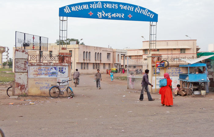 સુરેન્દ્રનગરની ગાંધી સરકારી હોસ્પીટલમાં 18 ડોક્ટરોની ખાલી જગ્યા પુરવા માંગ 1 - image