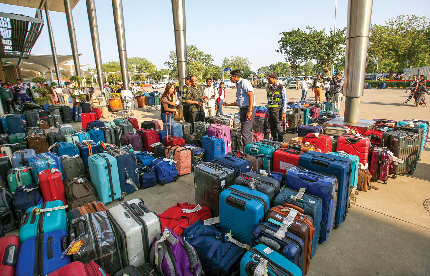 ઇન્ડિગોની મુશ્કેલી વધી! તાત્કાલિક રિફંડ આપવા સરકારનો આદેશ, સુપ્રીમ કોર્ટમાં PIL 3 - image