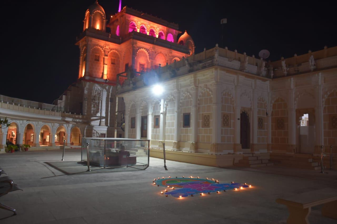 Photo: દિવાળીના તહેવારનો યુનેસ્કોની અમૂર્ત ધરોહર યાદીમાં સમાવેશ થતા જામનગરમાં કરાઈ અનોખી ઉજવણી 6 - image