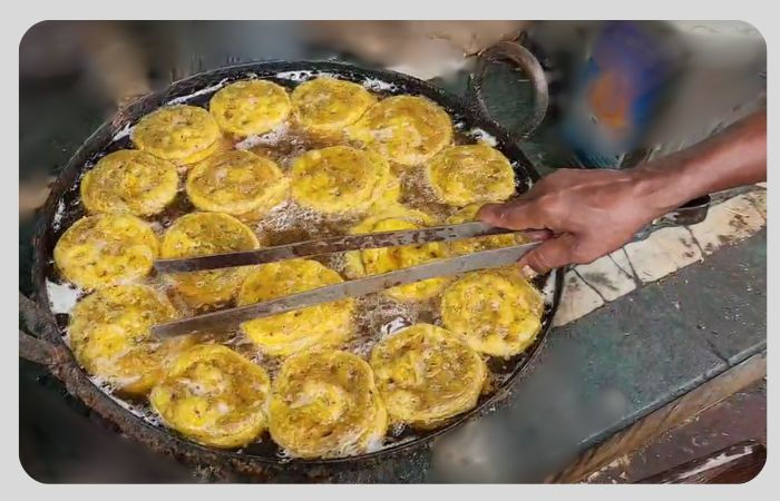 સમય સાથે બદલાયા સુરતના સરસિયા ખાજા: સ્વાદ એ જ, તેલ અલગ, ફ્લેવર્સ એકથી એક ચડિયાતી 2 - image