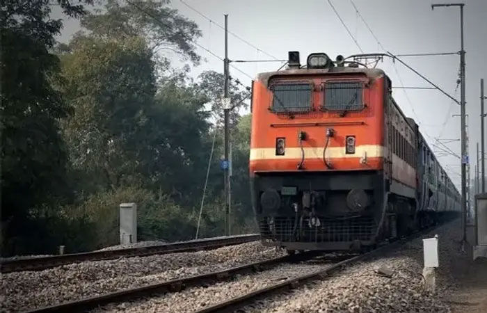 Man climbs on trasin at Surat Railway Station trains delayed by 45 mins