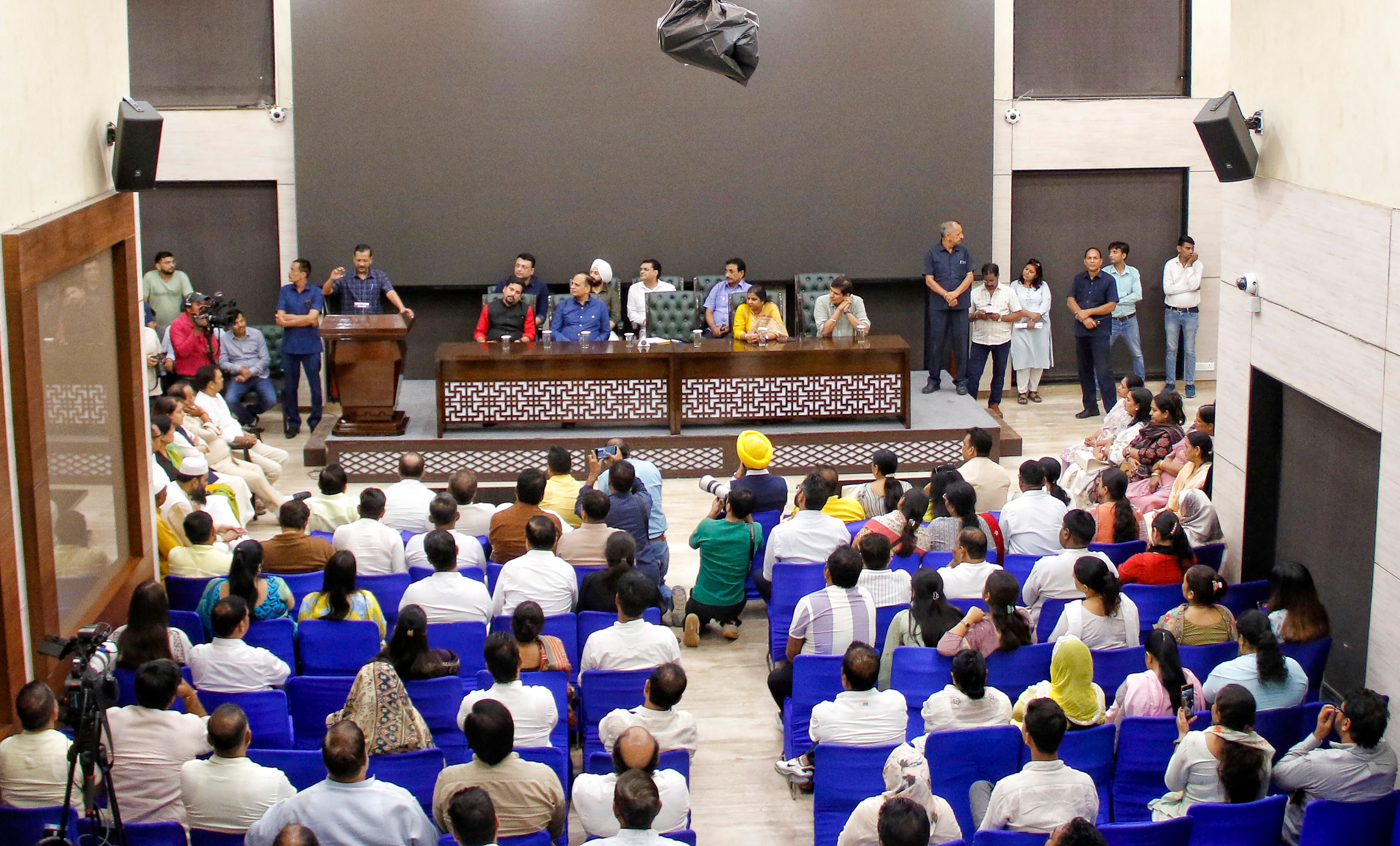 'જે થાય છે, સારું થાય છે', દિલ્હીમાં આમ આદમી પાર્ટીની હાર પર બોલ્યા અરવિંદ કેજરીવાલ 2 - image