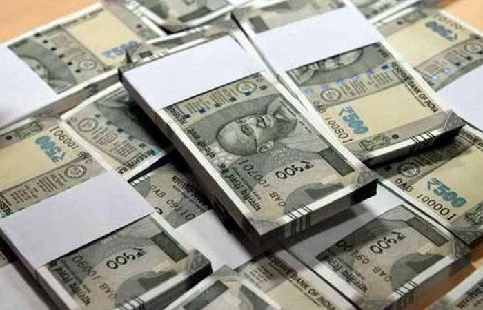 ₹8.43 lakh fake cash deposited in Ahmedabad banks, SOG probes | Rupees 8  point 43 lakh fake cash deposited in Ahmedabad banks SOG probes - Gujarat  Samachar