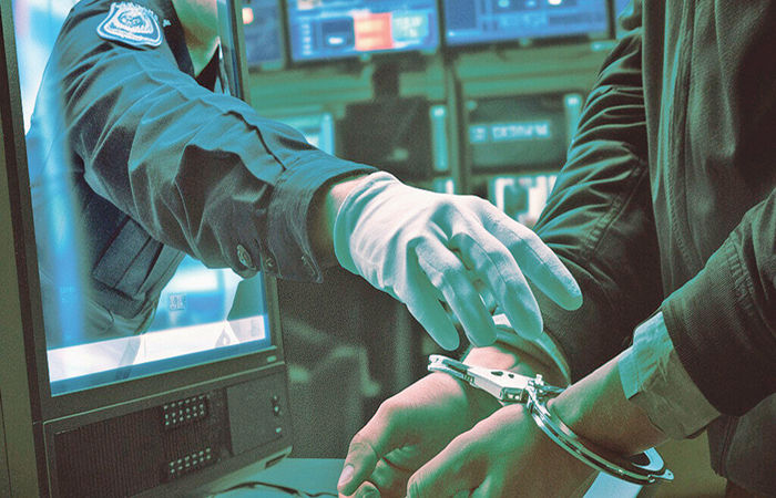 જો કોઈ કહે કે 'કોઈને કહેતા નહીં', તો તે ઠગાઈનું સૌથી મોટું હથિયાર 1 - image