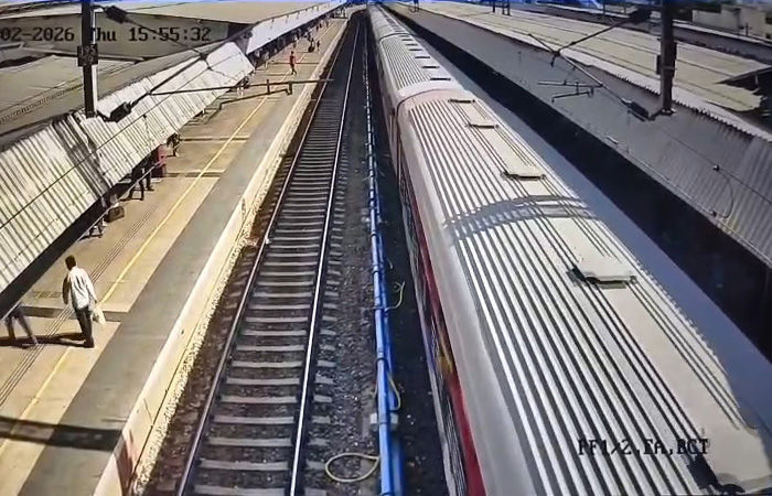 ટ્રેનોના કોચમાં પાણીની ફરિયાદો ટાળવા કેમેરા મૂકાયા 2 - image