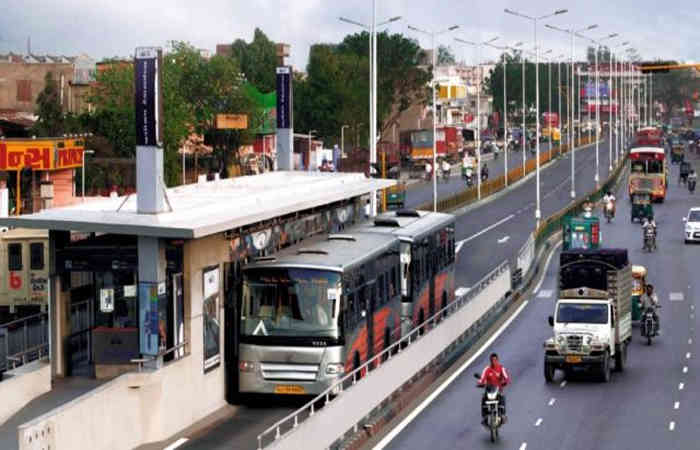 અમદાવાદ: BRTS કોરિડોરમાં બેફામ દોડતી ST બસથી કુલ 16 નાગરિક કચડાયા | A total of 16 civilians were crushed by an ST bus running aimlessly in the BRTS corridor | Gujarati News -