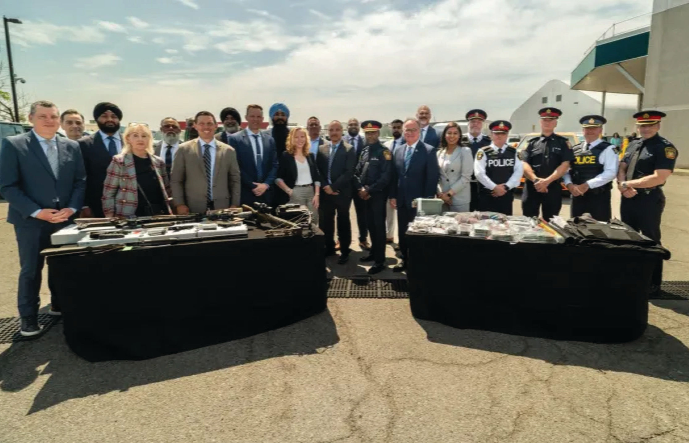 કેનેડામાં ભારતીય બિઝનેસમેન પાસે ખંડણી ઉઘરાવતી ગેંગ પકડાઈ, 18ની ધરપકડ, 100 આરોપ મૂકાયા 2 - image