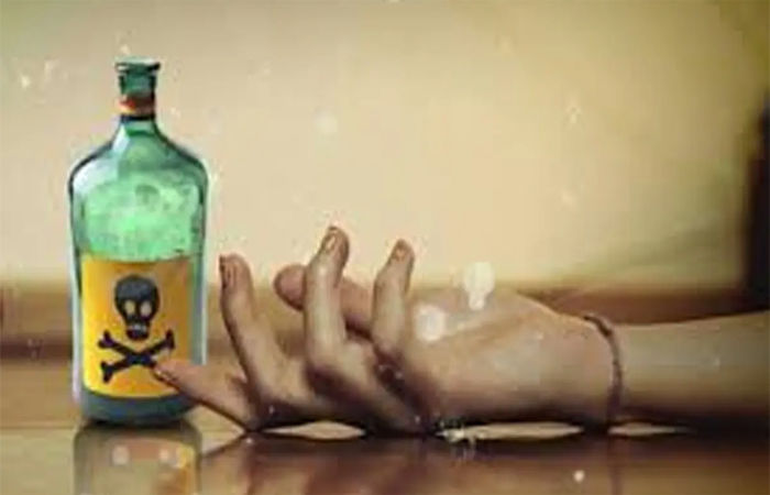 પતિએ છુટાછેડા આપી દેવાની ધમકી આપતા પરિણીતાએ દવા ગટગટાવી 1 - image