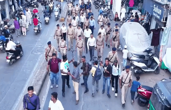 હોળી-ધુળેટી નિમિત્તે શહેરમાં પોલીસ કાફલો ખડકાયો, ડ્રોન સર્વેલન્સ અને ફૂટ પેટ્રોલિંગ 1 - image